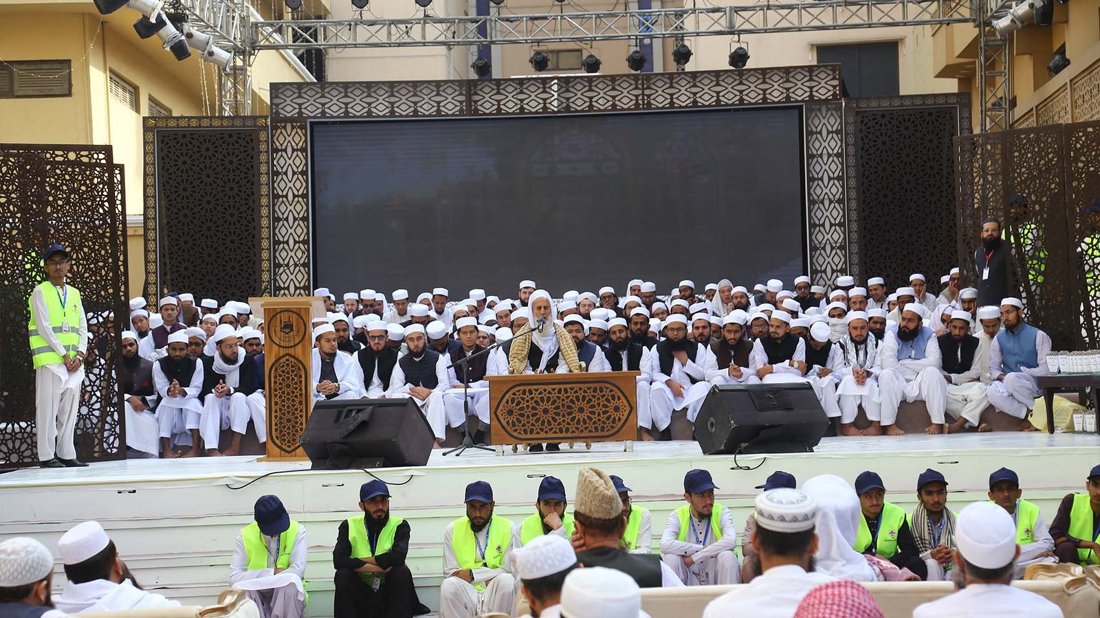 Khatam-e-Bukhari at Jamia Binoria